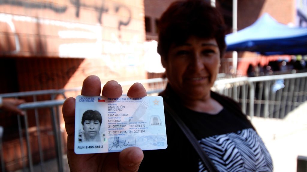 Carnet de identidad y pasaportes: Precios bajarían tras nueva