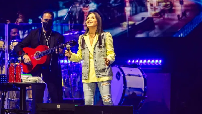 Ana Gabriel Enamoró A Sus Fanáticos En El Gran Arena Monticello