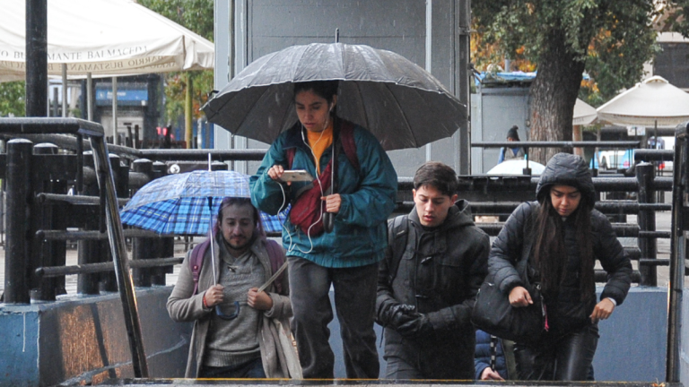 Viento En La Rm Lluvia En Santiago