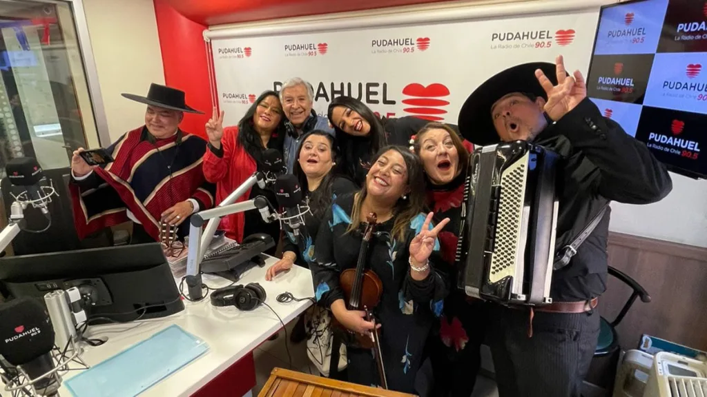 Conjunto Tierra Joven De Graneros En La Radio De Chile