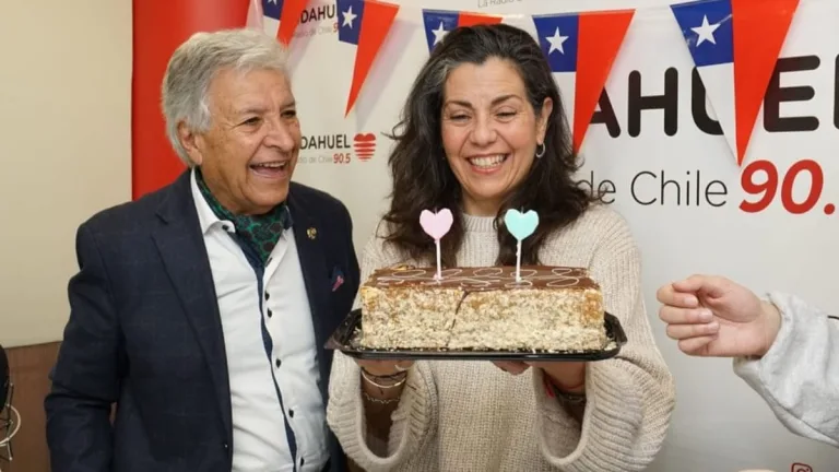 Cumpleaños De Leonor La Rivera En La Radio De Chile