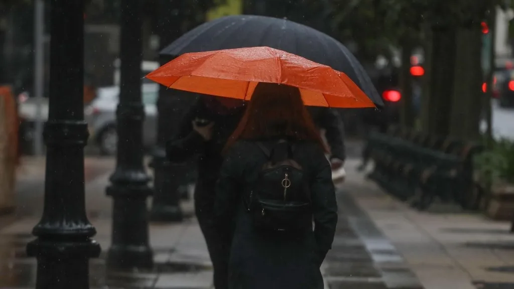 Lluvia En Santiago (2)