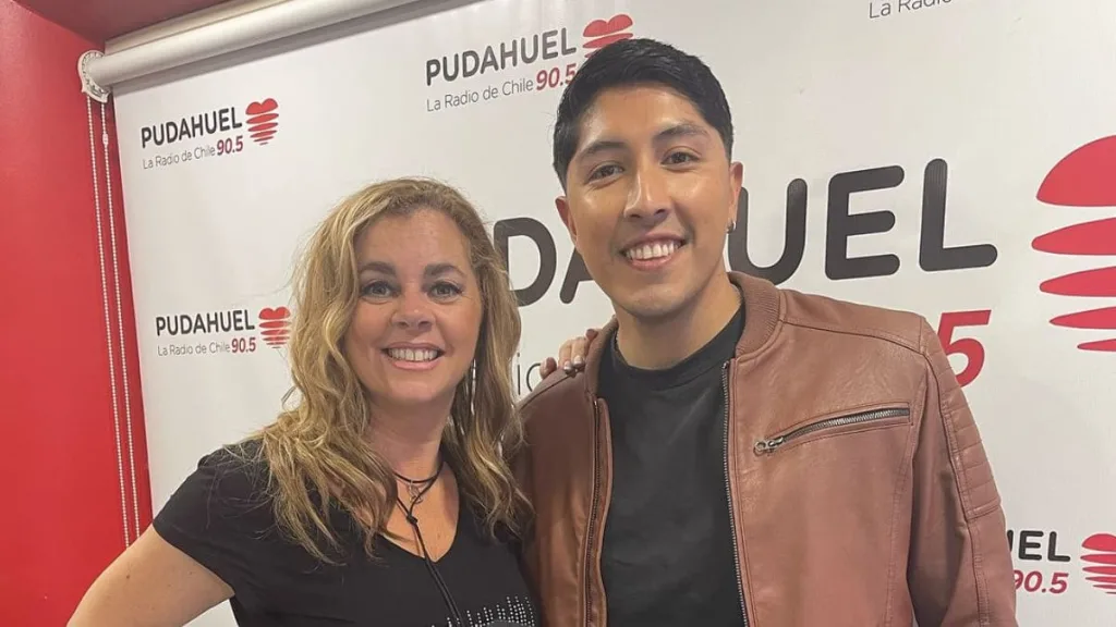 Juan Angel En La Radio De Chile